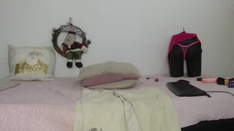 Snapshot of myaduarte1992 chatting on December 9, 4:26 pm Mya latina online show from December 9, 4:26 pm