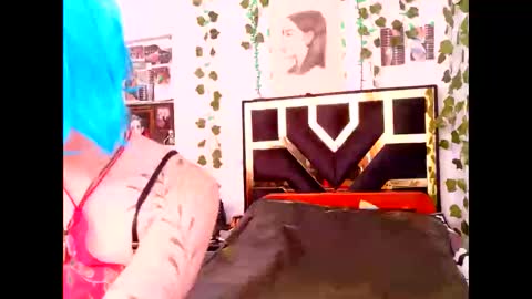 miagosling  NTMU  Dont forget follow me  online show from October 25, 4:46 pm