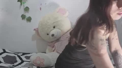 Snapshot of myagosling13 chatting on May 7, 12:49 am miagosling NTMU Dont forget follow me online show from May 7, 12:49 am