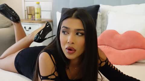 Snapshot of myamuse chatting on October 20, 9:54 am MyaMuse online show from October 20, 9:54 am