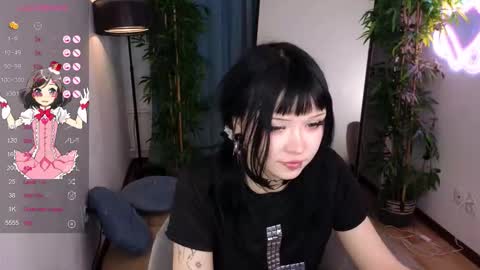 Mia online show from March 8, 2:10 pm