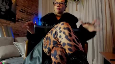 Lola online show from November 14, 8:29 pm