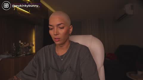 Snapshot of mykinkybunny chatting on March 4, 2:27 am jacke BUNNY online show from March 4, 2:27 am