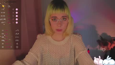 MylaFlores online show from December 18, 8:42 am