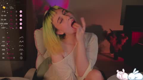 MylaFlores online show from December 20, 4:31 am