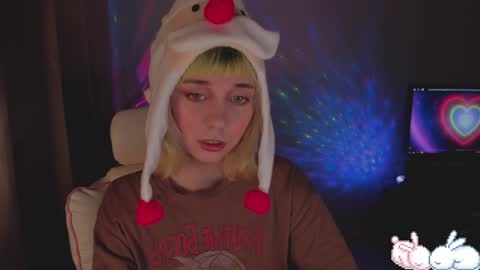 MylaFlores online show from December 27, 2:04 am