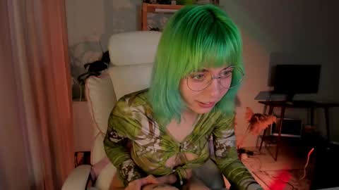 MylaFlores online show from October 9, 3:15 am