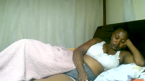 Snapshot of mylindasweet chatting on February 11, 3:40 am linda online show from February 11, 3:40 am