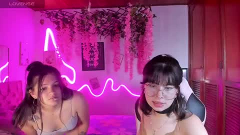 Snapshot of mylittlebunny__ chatting on December 15, 3:45 am helen online show from December 15, 3:45 am