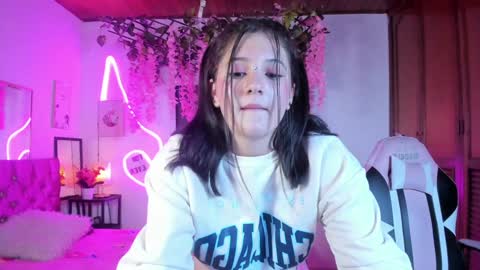 Snapshot of mylittlebunny__ chatting on December 23, 8:22 am helen online show from December 23, 8:22 am