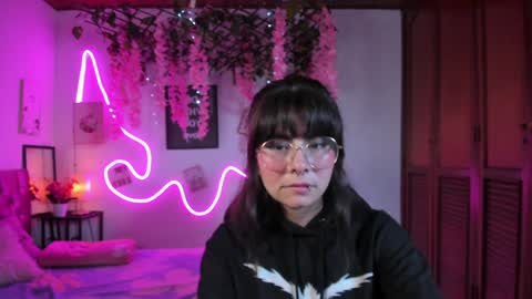 Snapshot of mylittlebunny__ chatting on December 23, 9:51 pm helen online show from December 23, 9:51 pm