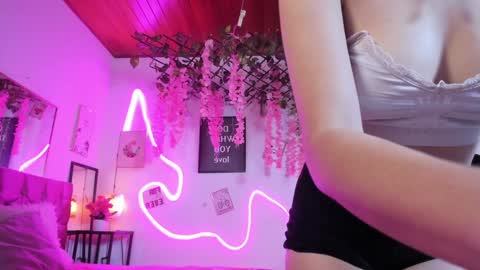 Snapshot of mylittlebunny__ chatting on December 27, 12:29 am helen online show from December 27, 12:29 am