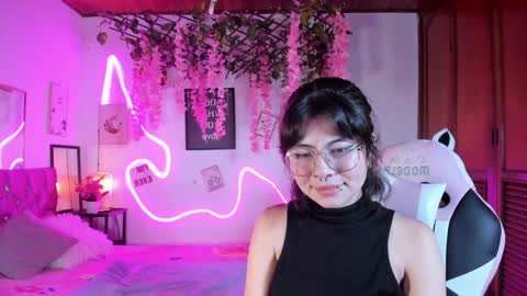 Snapshot of mylittlebunny__ chatting on December 28, 2:22 am helen online show from December 28, 2:22 am