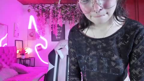 Snapshot of mylittlebunny__ chatting on December 30, 2:42 am helen online show from December 30, 2:42 am