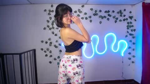 Snapshot of mylittlebunny__ chatting on January 28, 8:25 am helen online show from January 28, 8:25 am
