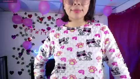 Snapshot of mylittlebunny__ chatting on February 9, 8:44 am helen online show from February 9, 8:44 am