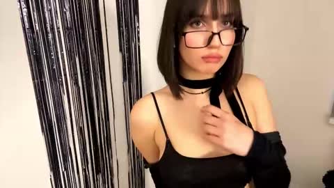 Snapshot of mylittlemolly chatting on November 19, 1:00 pm mylittlemolly online show from November 19, 1:00 pm