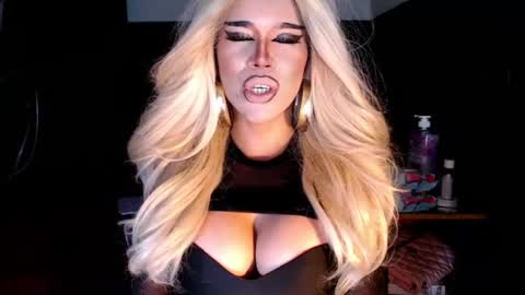 Snapshot of mylovingsofia chatting on July 12, 10:28 am GODDESS SOFIA take me private show or passwordshow i cum to you online show from July 12, 10:28 am