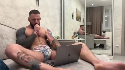 Snapshot of mynameismartin chatting on December 7, 1:40 pm mynameismartin online show from December 7, 1:40 pm