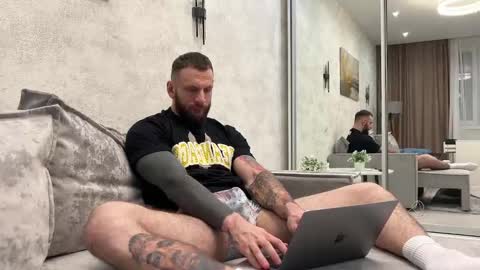 Snapshot of mynameismartin chatting on December 10, 6:49 pm mynameismartin online show from December 10, 6:49 pm