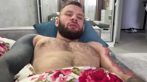 Snapshot of mynameismartin chatting on December 12, 11:40 am mynameismartin online show from December 12, 11:40 am