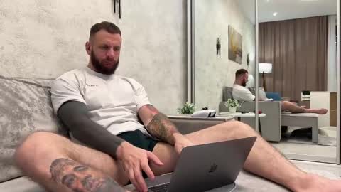 Snapshot of mynameismartin chatting on December 13, 3:21 pm mynameismartin online show from December 13, 3:21 pm