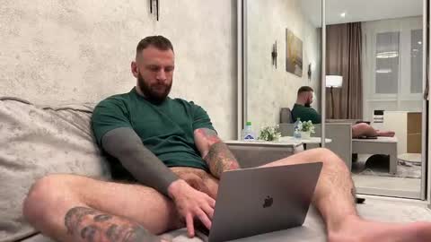 Snapshot of mynameismartin chatting on December 18, 1:45 pm mynameismartin online show from December 18, 1:45 pm