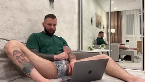 Snapshot of mynameismartin chatting on December 18, 6:03 pm mynameismartin online show from December 18, 6:03 pm