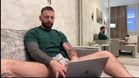 Snapshot of mynameismartin chatting on January 6, 1:08 pm mynameismartin online show from January 6, 1:08 pm