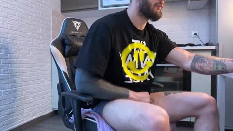 Snapshot of mynameismartin chatting on January 31, 3:11 pm mynameismartin online show from January 31, 3:11 pm