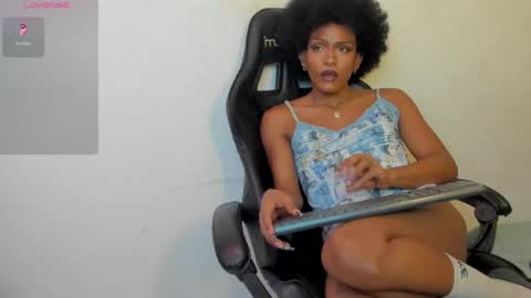 Snapshot of myst18_hunter chatting on May 11, 11:46 pm Myst Hunter online show from May 11, 11:46 pm