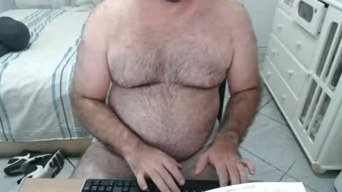 Snapshot of mysterbearmg chatting on February 18, 10:39 pm mysterbearmg online show from February 18, 10:39 pm