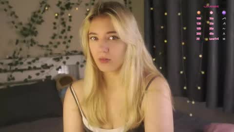 Snapshot of mysteriika chatting on September 14, 1:05 am Alma online show from September 14, 1:05 am