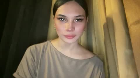 UR GIRL NEXTDOOR online show from January 7, 2:47 am