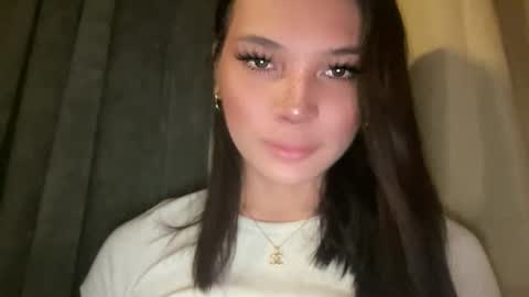 UR GIRL NEXTDOOR online show from January 18, 2:15 am