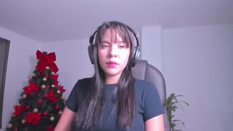 Snapshot of mysteyes chatting on December 16, 11:21 pm Elena online show from December 16, 11:21 pm