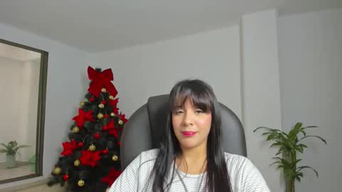 Snapshot of mysteyes chatting on December 19, 7:43 pm Elena online show from December 19, 7:43 pm