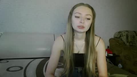 Snapshot of mysticglimmer chatting on November 28, 10:18 am Anika online show from November 28, 10:18 am