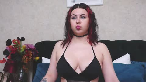 Snapshot of mystiquerosee chatting on May 15, 7:43 pm MystiqueRosee online show from May 15, 7:43 pm