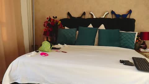 Snapshot of mystiquerosee chatting on June 8, 3:51 am MystiqueRosee online show from June 8, 3:51 am
