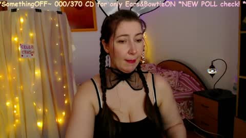 Snapshot of mystydew chatting on April 4, 12:02 pm MystyDew online show from April 4, 12:02 pm