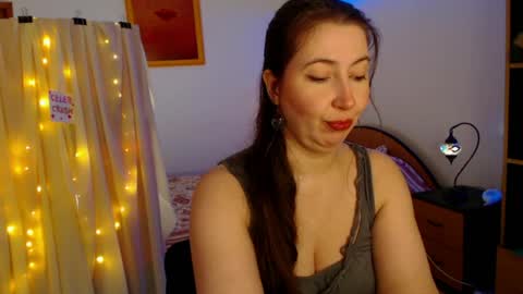 Snapshot of mystydew chatting on May 1, 11:37 am MystyDew online show from May 1, 11:37 am