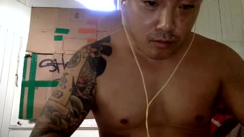 Snapshot of mywi11yisbiggy chatting on February 9, 12:39 am str8 dom alphaAsian Daddy type. sorry not bi or  curious but i dont judgediscrimenate. online show from February 9, 12:39 am