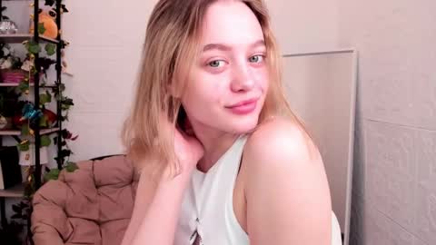 Snapshot of n0_nude chatting on December 14, 10:34 am Eva online show from December 14, 10:34 am