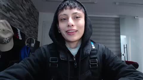 Snapshot of n3utro444 chatting on July 27, 2:24 pm n3utro444 online show from July 27, 2:24 pm