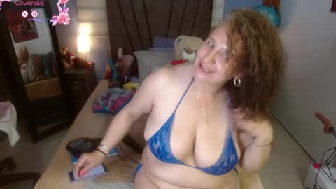 Snapshot of nadia_84 chatting on May 16, 1:43 pm nadia_84 online show from May 16, 1:43 pm