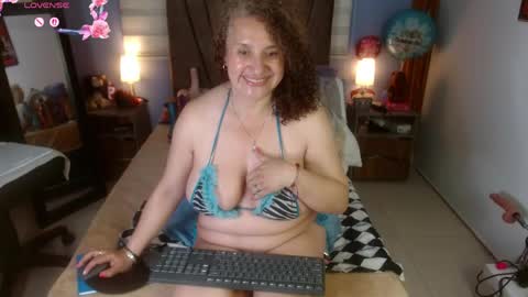 Snapshot of nadia_84 chatting on May 22, 1:46 am nadia_84 online show from May 22, 1:46 am