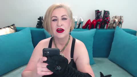 Snapshot of nadiafemdom chatting on May 15, 7:54 pm NadiaFemDom online show from May 15, 7:54 pm