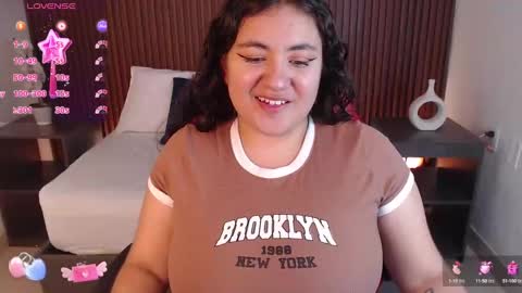 Snapshot of nadine_russo chatting on December 2, 7:05 pm Nadine online show from December 2, 7:05 pm