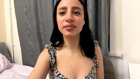 Snapshot of nadinevanni chatting on June 4, 4:13 pm Leya online show from June 4, 4:13 pm